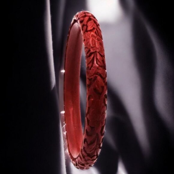 MCM Vintage Floral Cinnabar Bangle Hand Carved Red Lacquer Cinnabar - Picture 2 of 4